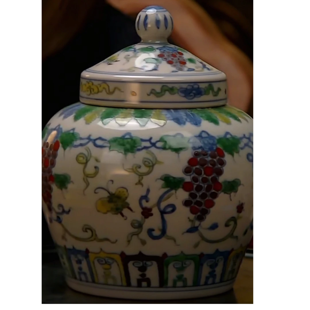 明   斗彩茶叶罐