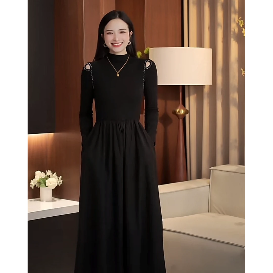 2025设计感露肩连衣裙女春季收腰显瘦小黑裙时尚百搭长袖打底长裙