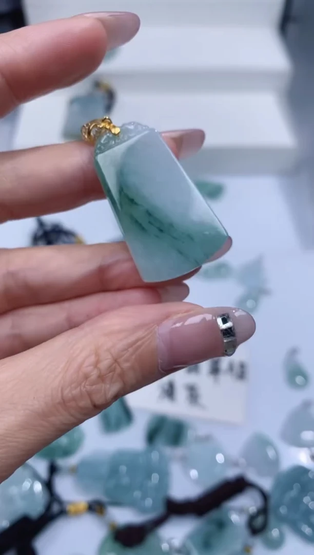 颈饰未镶嵌翡翠吊坠