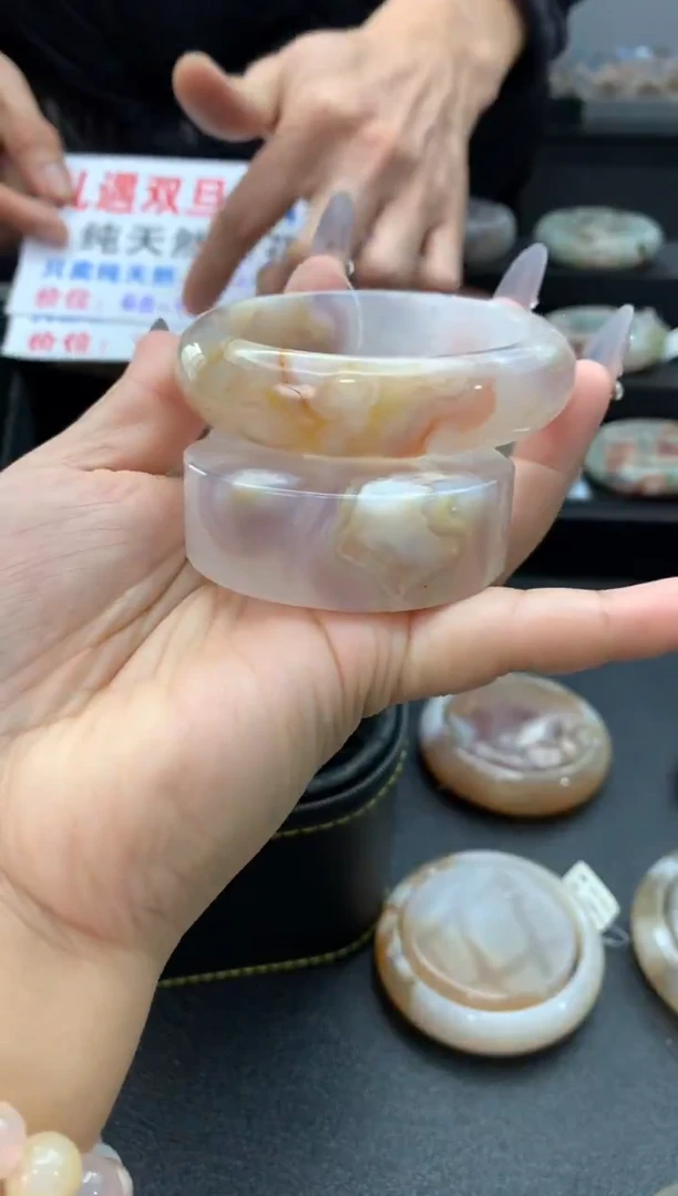 未镶嵌手镯石英质玉（58-59圈口）赠送镯心 无证书