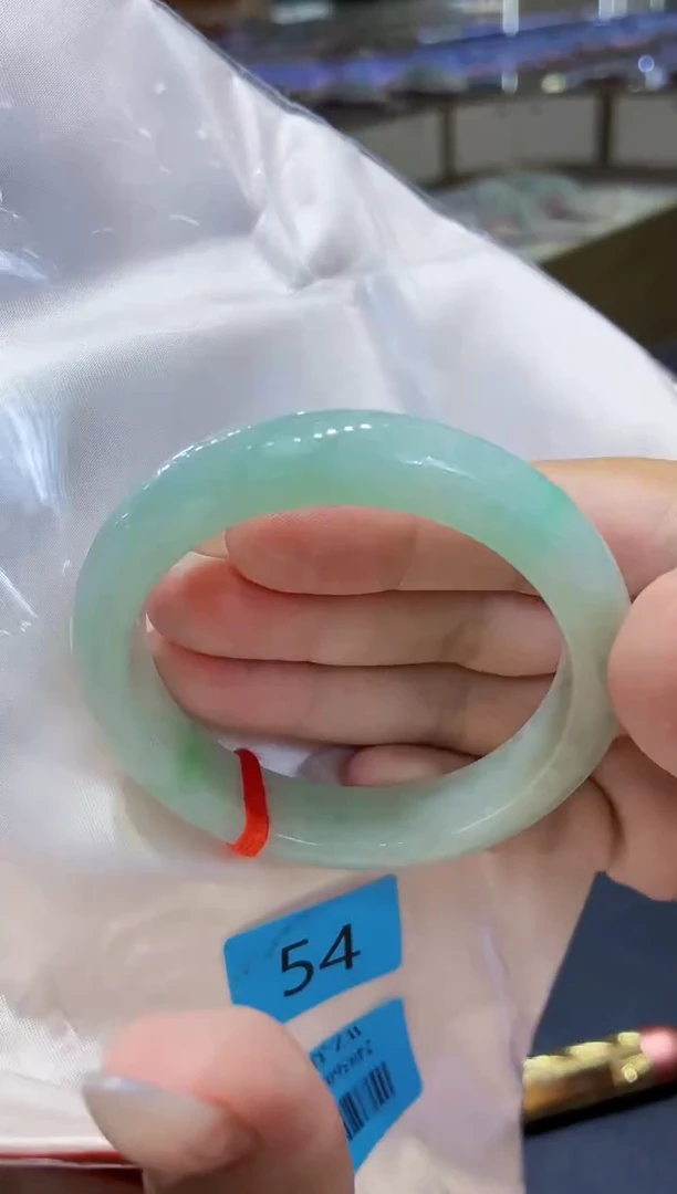 翡翠手镯未镶嵌翡翠手镯