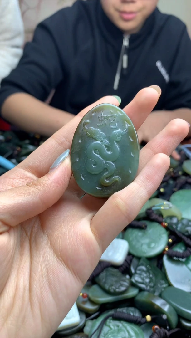 颈饰未镶嵌和田玉1