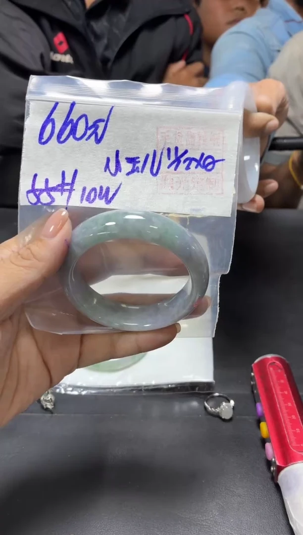 未镶嵌定制翡翠小****?+手镯55#660元  毛货需抛光