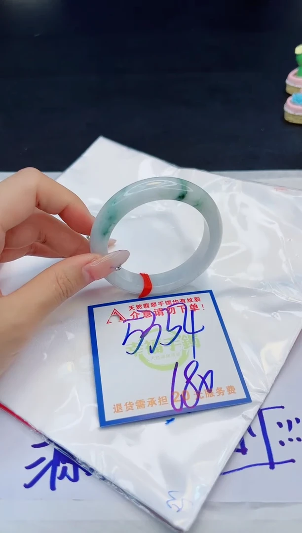 【闪购商品】翡翠手镯未镶嵌，质检证书图片色彩偏黑白