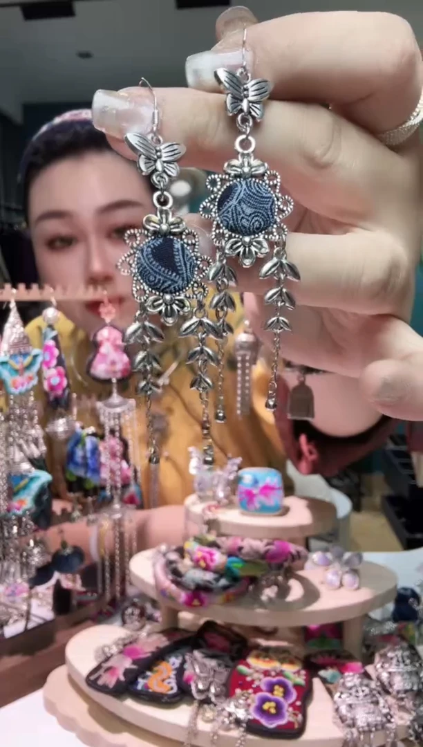 刺绣纯手工苗绣非遗耳环