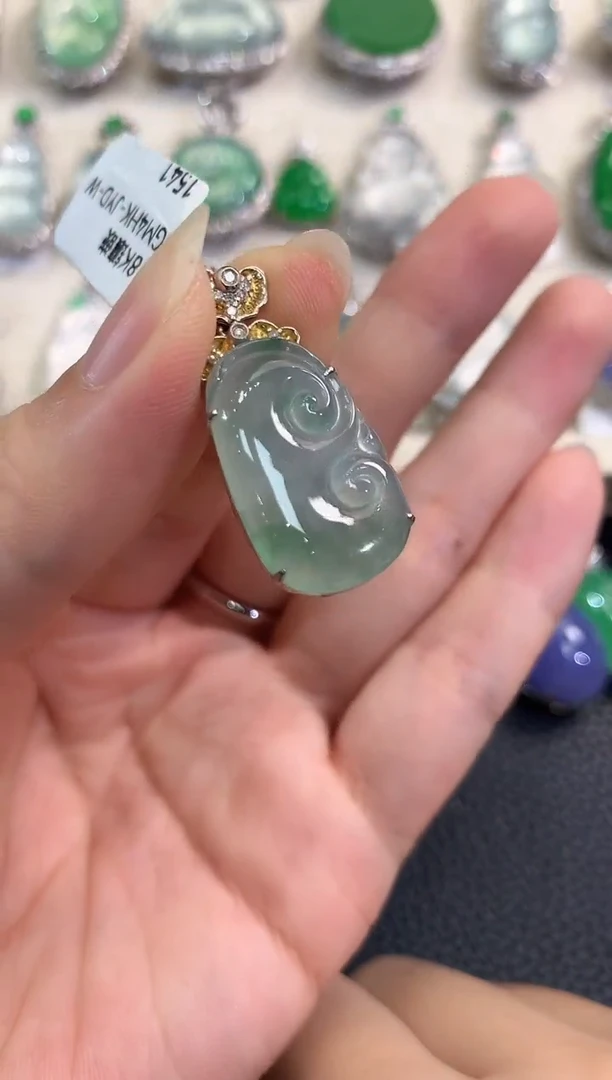 翡翠18K金镶嵌吊坠(不含链)春日珠宝 C6