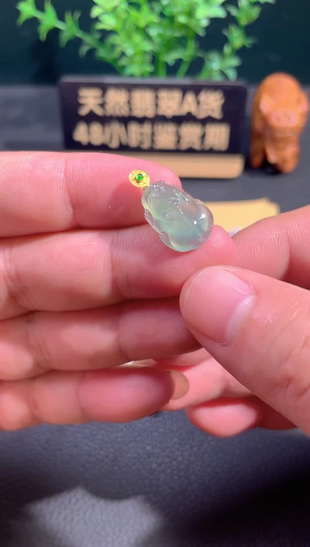 颈饰18K金镶嵌翡翠翡翠