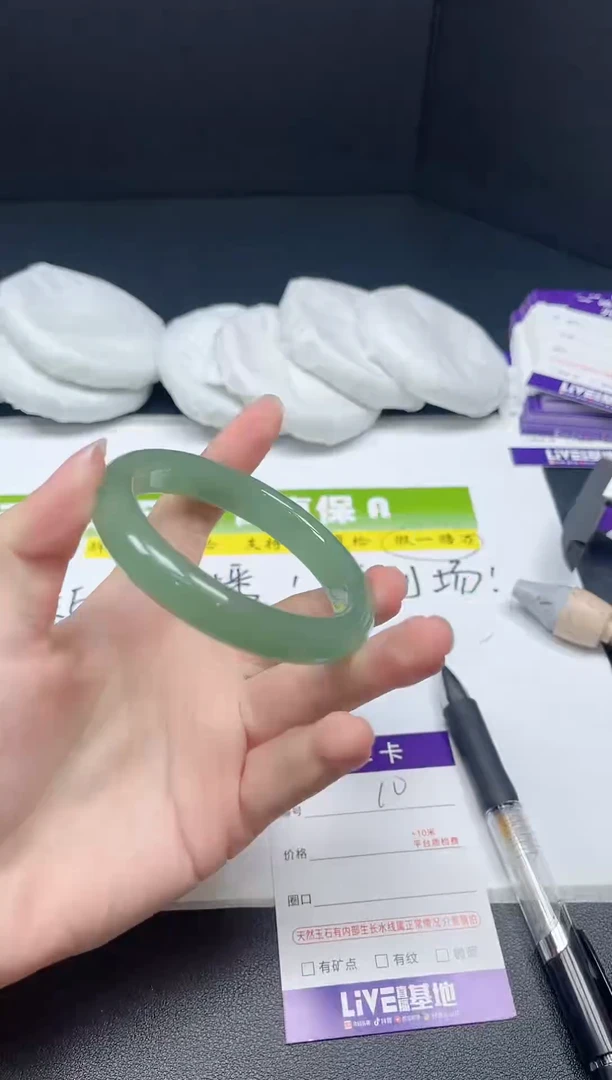 石英质玉手镯未镶嵌010-5657