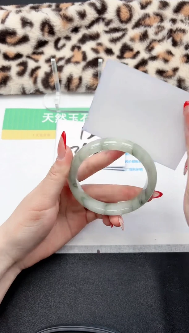 【闪购商品】石英质玉手镯未镶嵌149-61