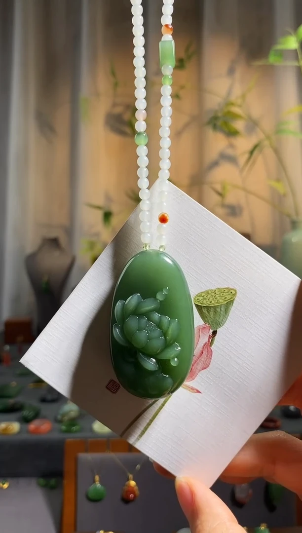 和田玉未镶嵌颈饰，碧玉荷花牌，荷荷美美（一套）