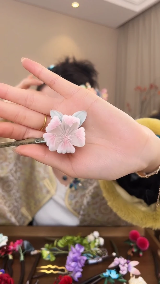 刺绣圈*百合胖绒发簪