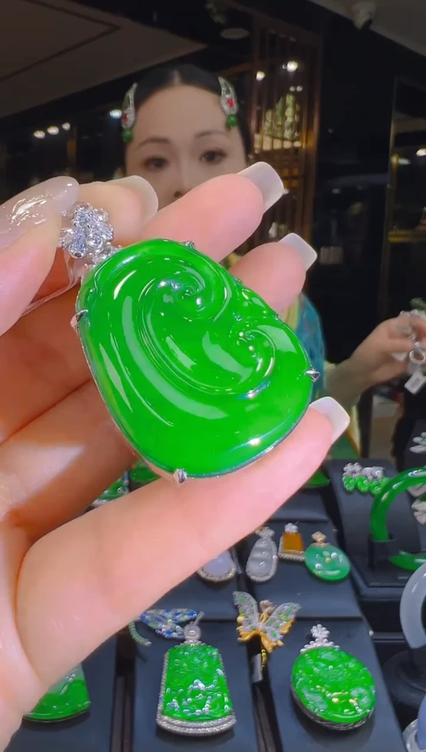 吊坠(赠链)银S925镶嵌翡翠023（多样性发其一）