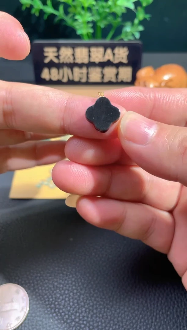 颈饰18K金镶嵌翡翠翡翠