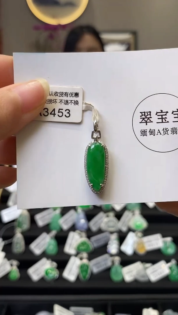 颈饰18K金镶嵌翡翠A3453 福瓜 含运营费