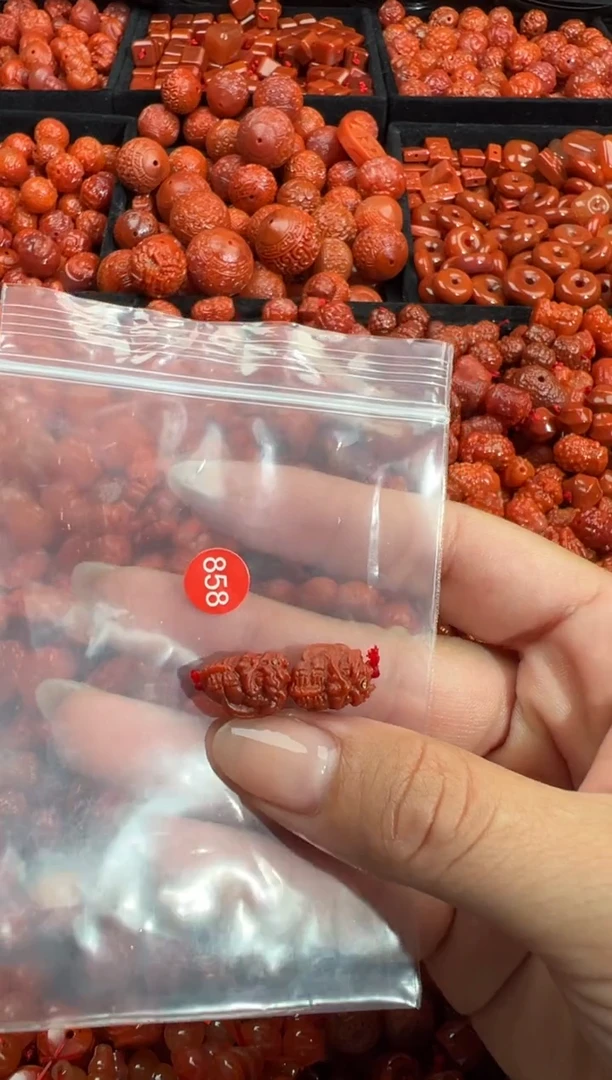 南红玛瑙未镶嵌颈饰1