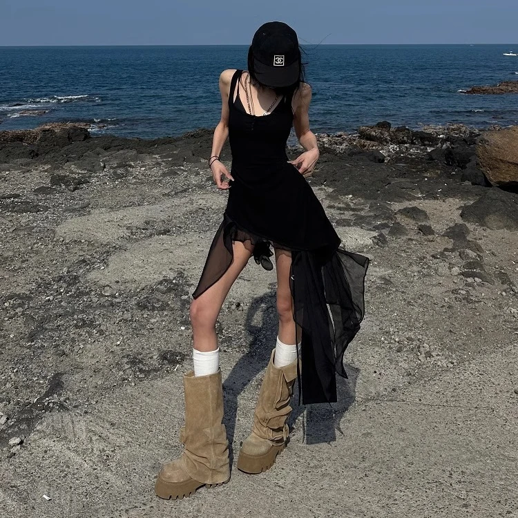 法式纯欲风赫本黑色吊带连衣裙子女夏季收腰显瘦气质不规则长裙子