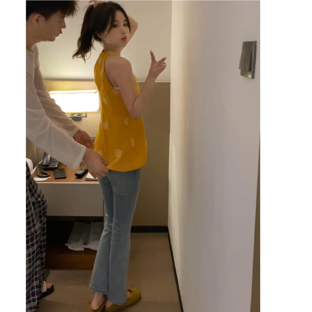 2025夏季新款时尚辣妹黄色挂脖无袖背心上衣搭高腰显瘦长裤套装女