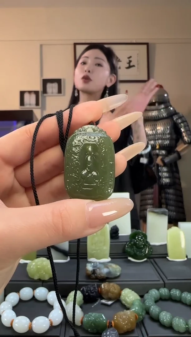 颈饰未镶嵌和田玉青黄口悟道吊坠