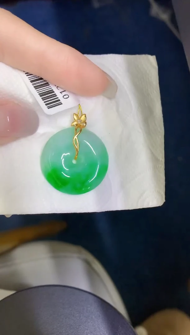 颈饰18K金镶嵌翡翠缅甸天然翡翠A货