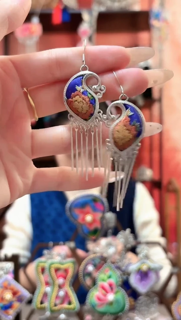 织绣云织谣民族风精美饰品   111*