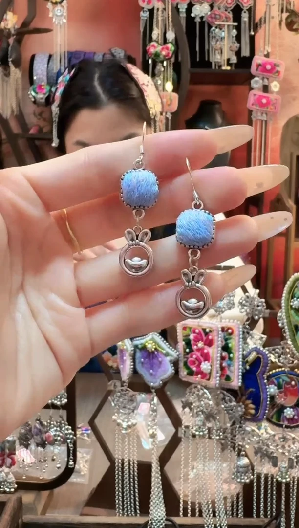 织绣云织谣民族风精美饰品   220