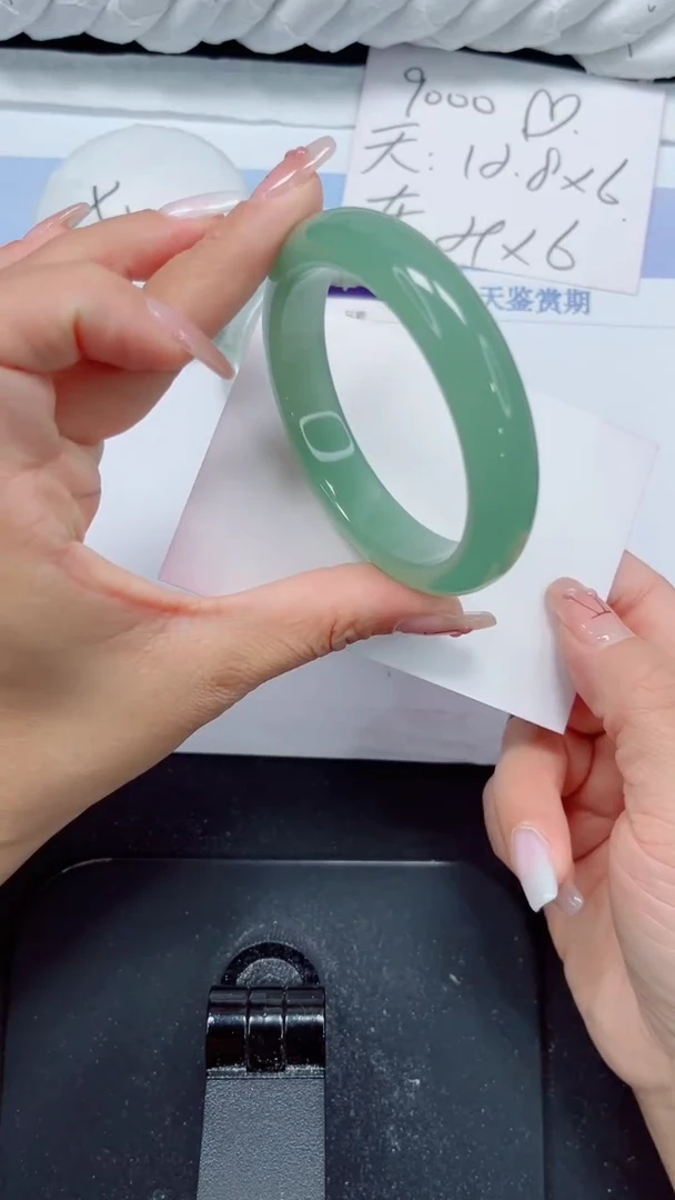 未镶嵌手镯石英质玉137-56.4