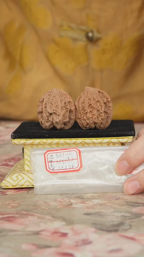 文玩核桃把件非嫁接凹底狮子头