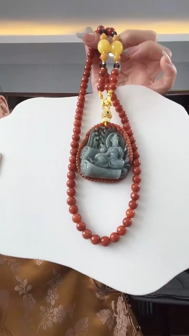 翡翠未镶嵌颈饰观音