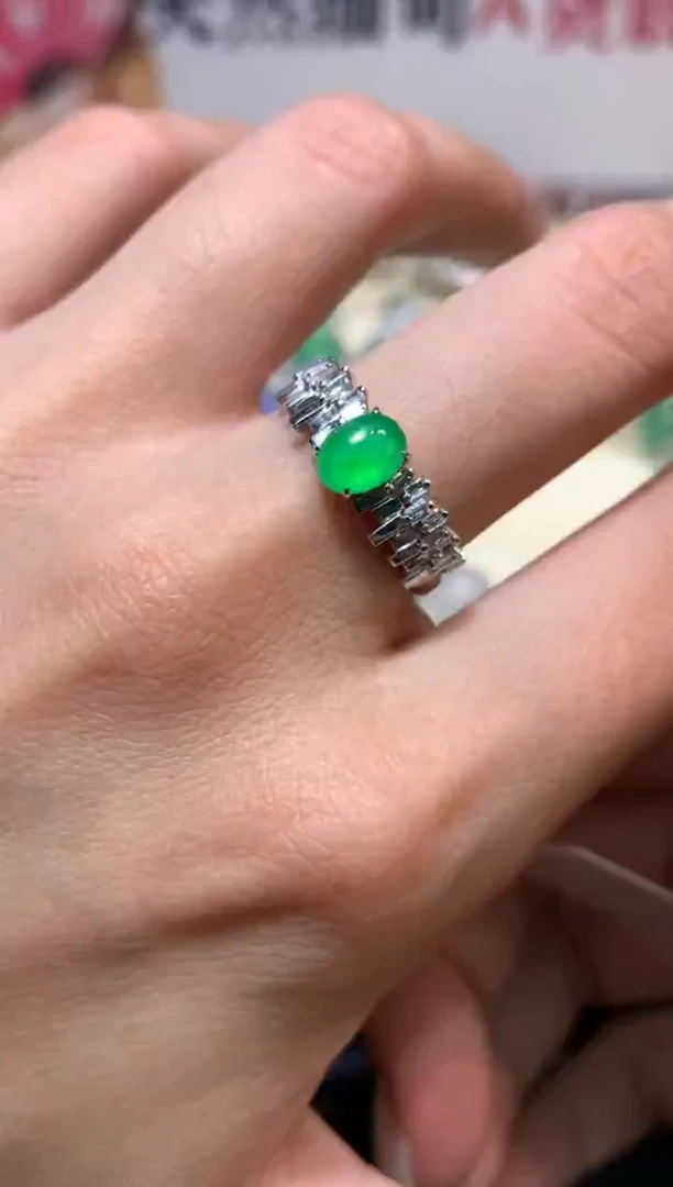 18K金镶嵌戒指翡翠1