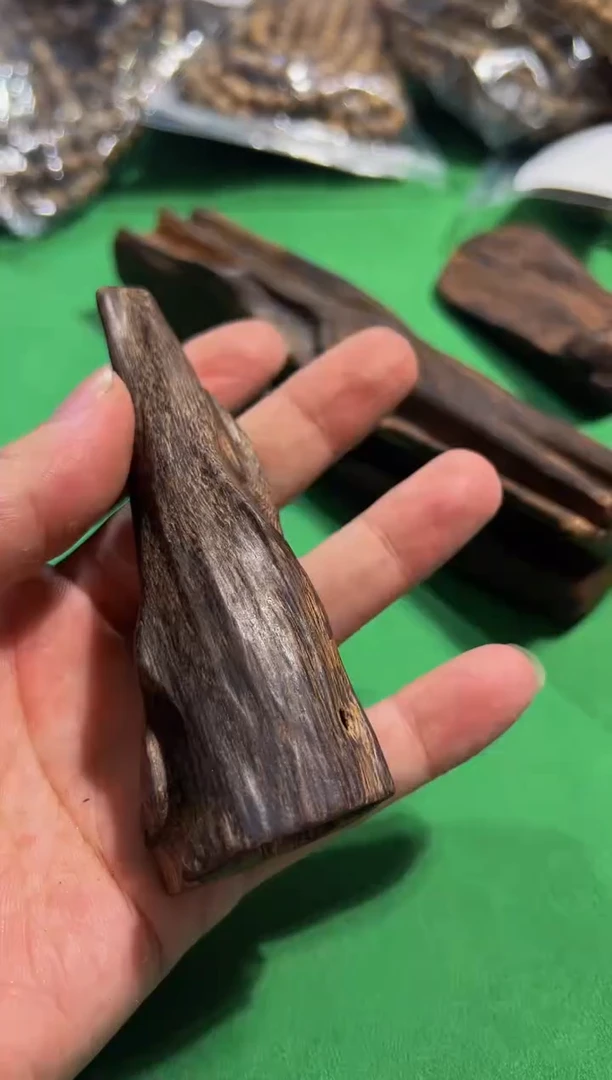 【闪购商品】沉香手把件79号炭化土沉多样性发一