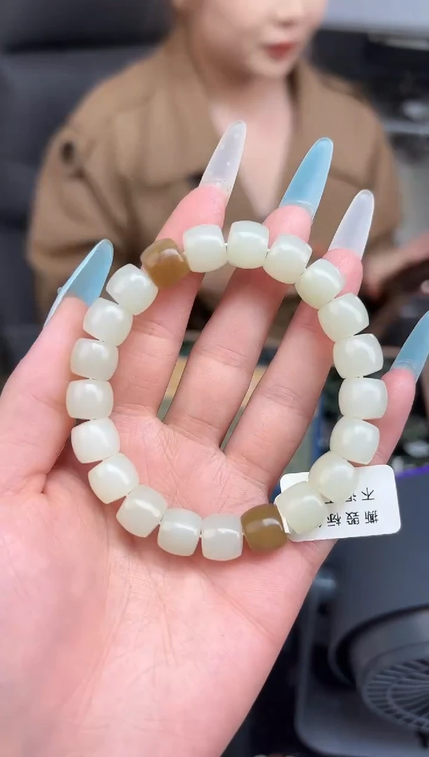 未镶嵌手串和田玉董小姐推荐 多样性发货 拍一发一qmb10