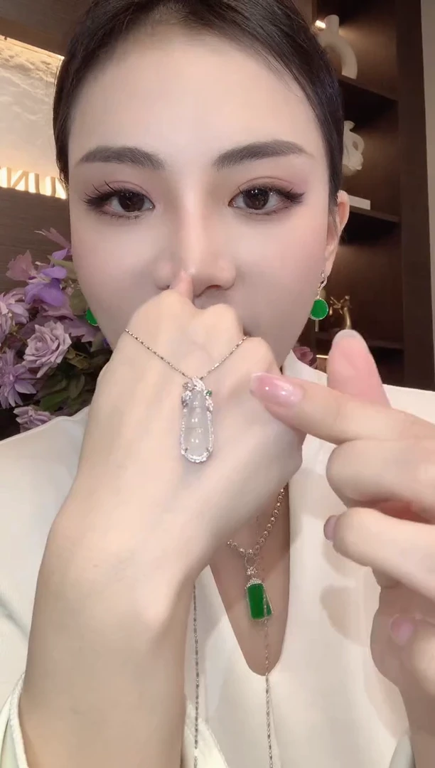吊坠(不含链)18K金镶嵌翡翠A10