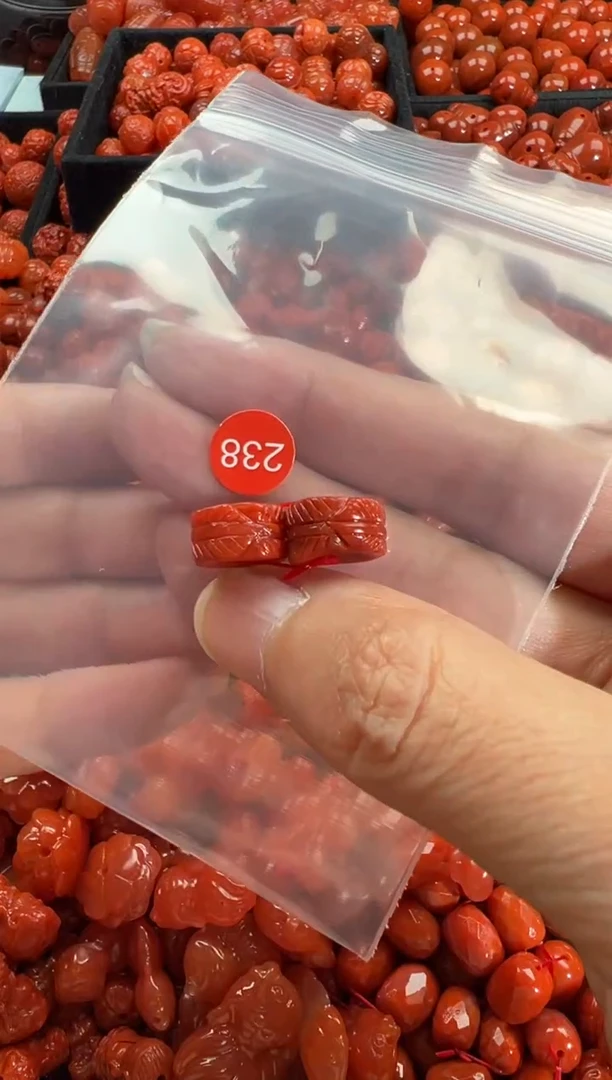 颈饰未镶嵌南红玛瑙1