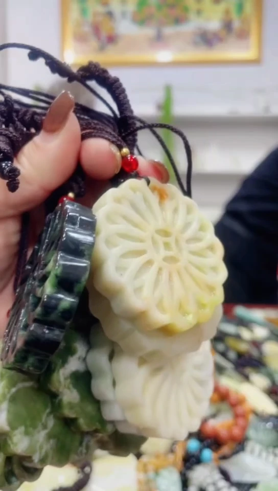 未镶嵌岫玉颈饰 多样性发货发其中一件