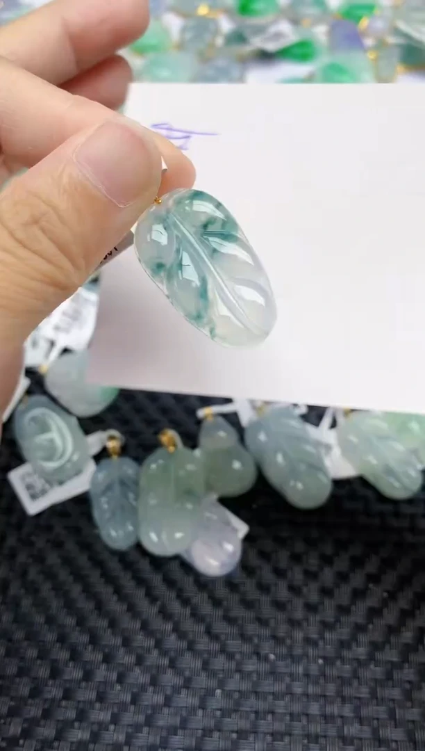 翡翠18K金镶嵌颈饰天然A货翡翠