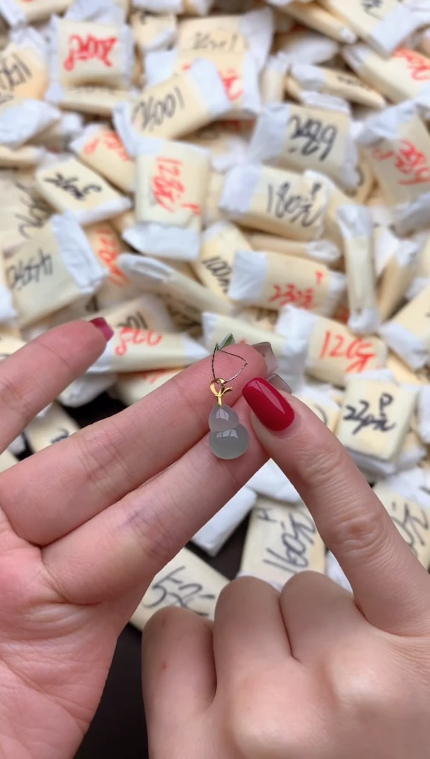【闪购商品】翡翠挂件18K金镶嵌—
