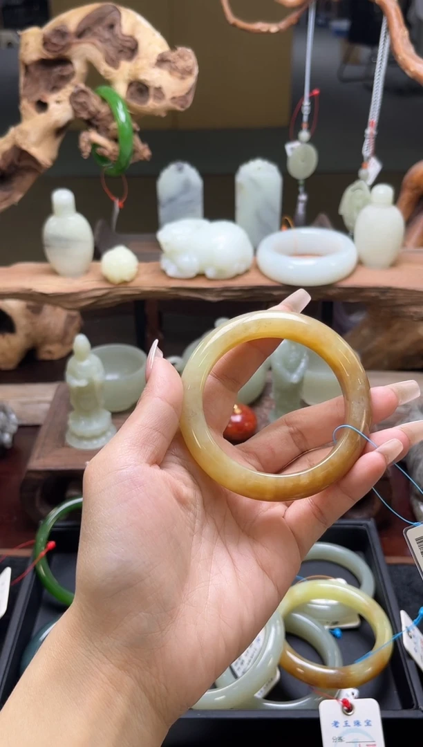 【闪购商品】和田玉手镯未镶嵌若羌黄玉56+圈9007344