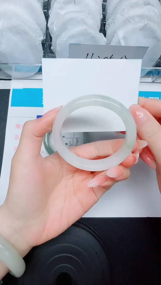 石英质玉手镯未镶嵌410/58.4