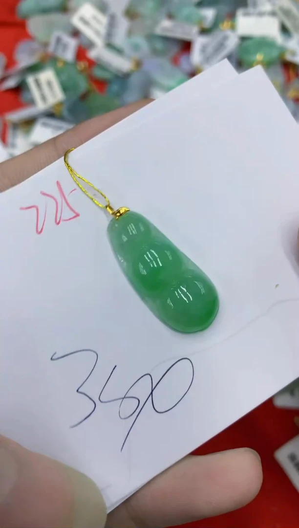 翡翠18K金镶嵌颈饰111111111111