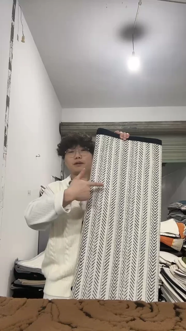 雪尼尔90*280黑白鱼骨纹