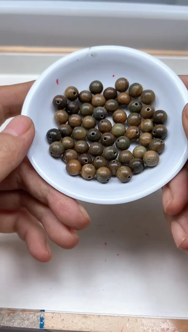 维腊木（绿檀）散珠B1606 绿檀8mm30个8.8元