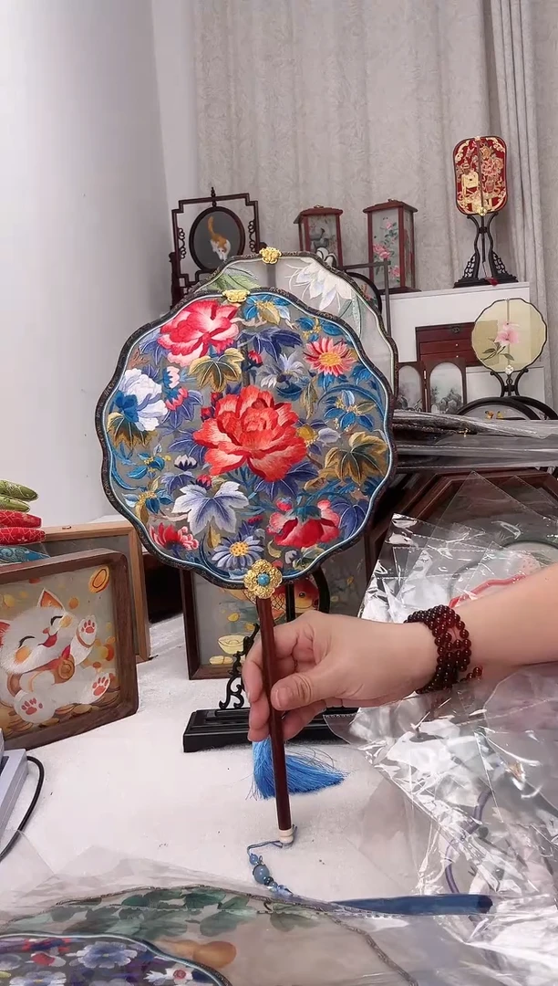 扇子苏绣作品手工团扇