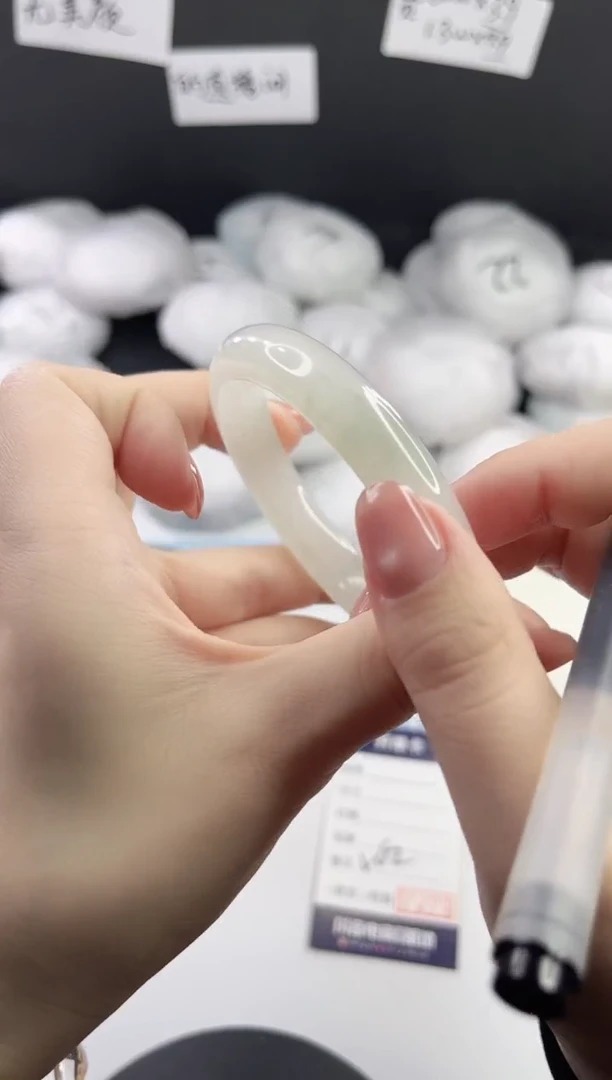 未镶嵌手镯石英质玉 多样性发货V62