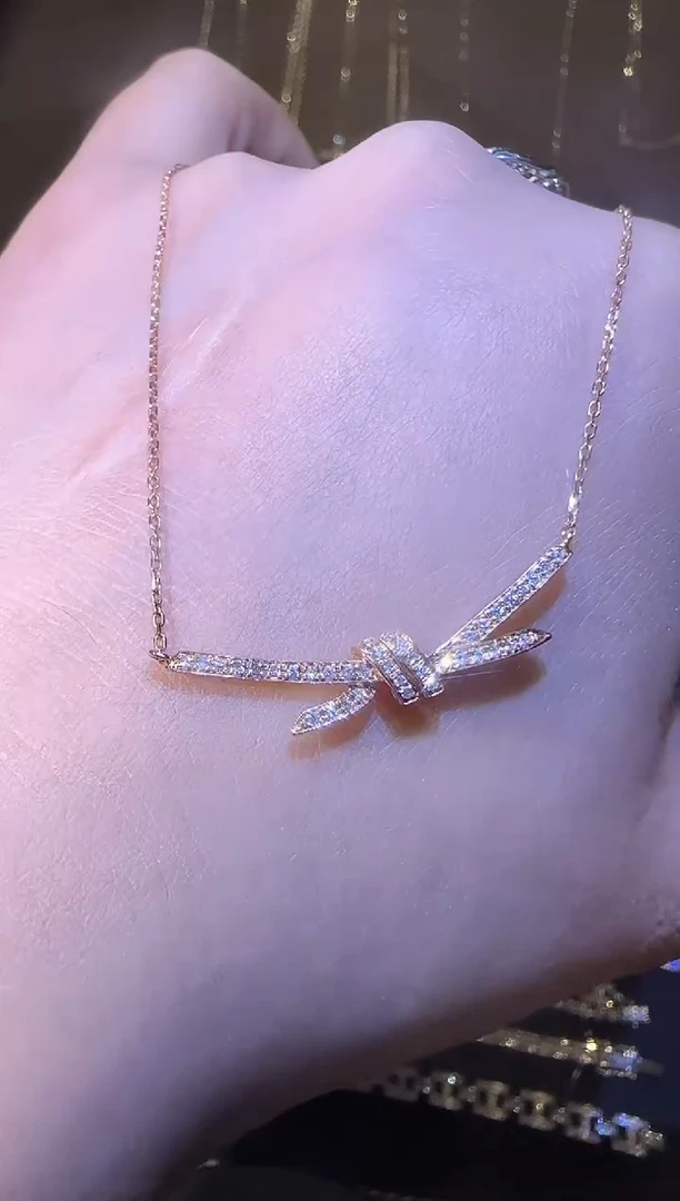 18K金镶嵌项链钻石蝴蝶结