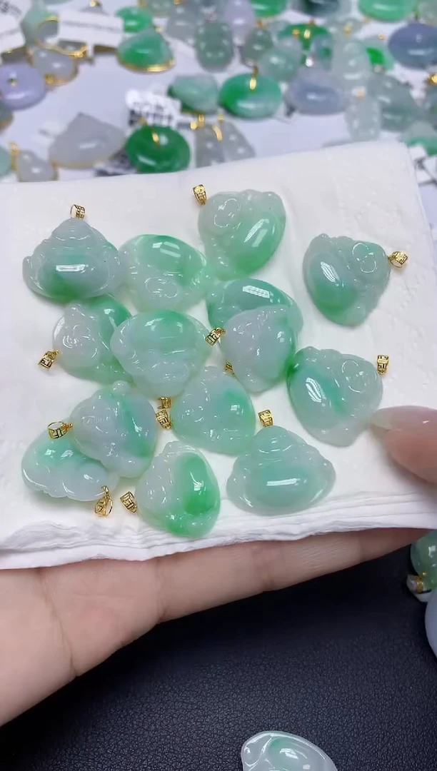 翡翠18K金镶嵌颈饰天然缅甸翡翠A货多样性发其一
