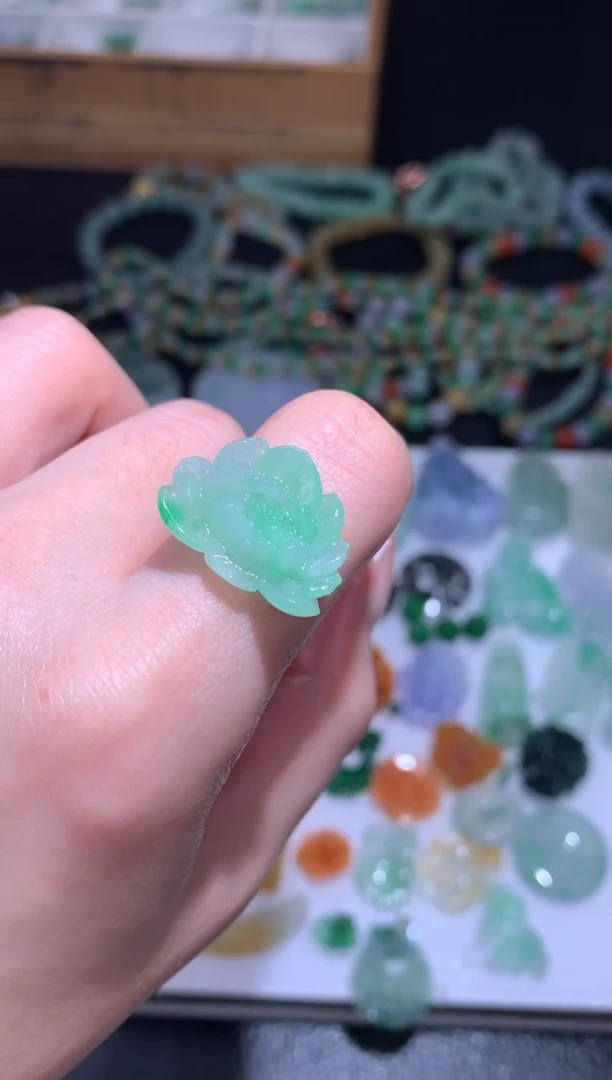 未镶嵌定制翡翠莲花