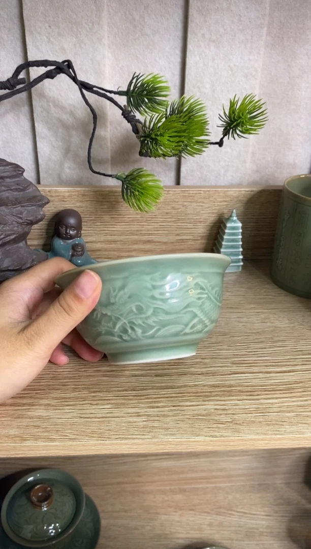 b000026微瑕4.7龙纹碗1只特价