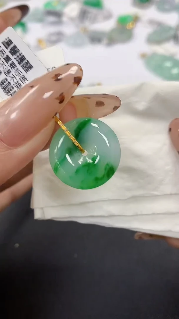 颈饰18K金镶嵌翡翠a货假一赔三支持复检百元上9元证书费自理