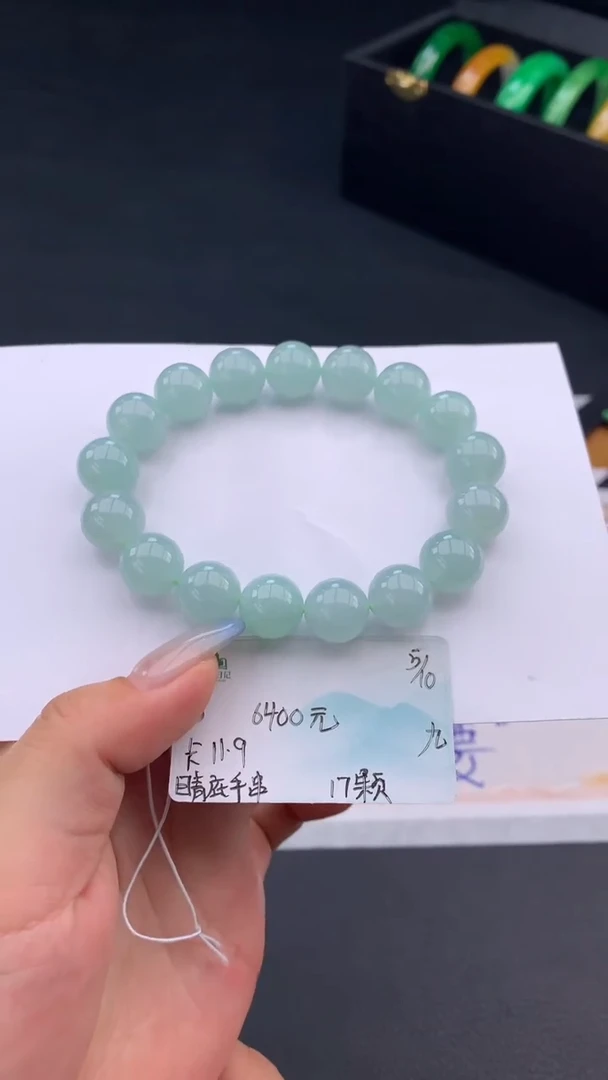 未镶嵌手串翡翠自带#送人#，联系客服核对地址~