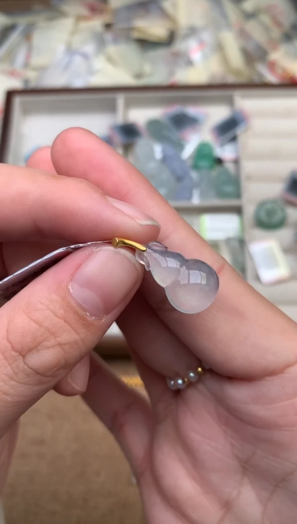 18K金镶嵌挂件翡翠一